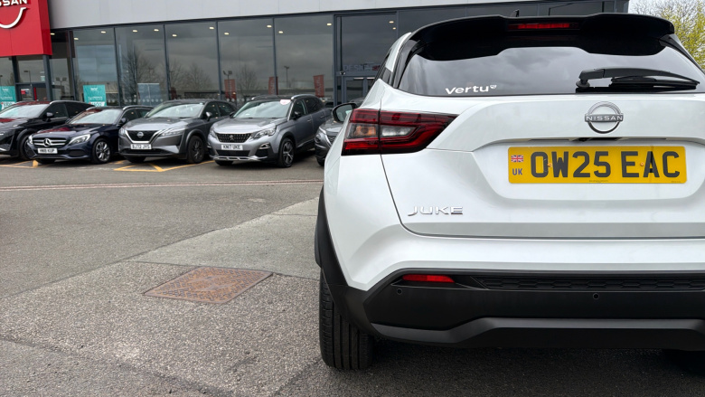Nissan Juke 1.0 DiG-T N-Connecta 5dr Petrol Hatchback